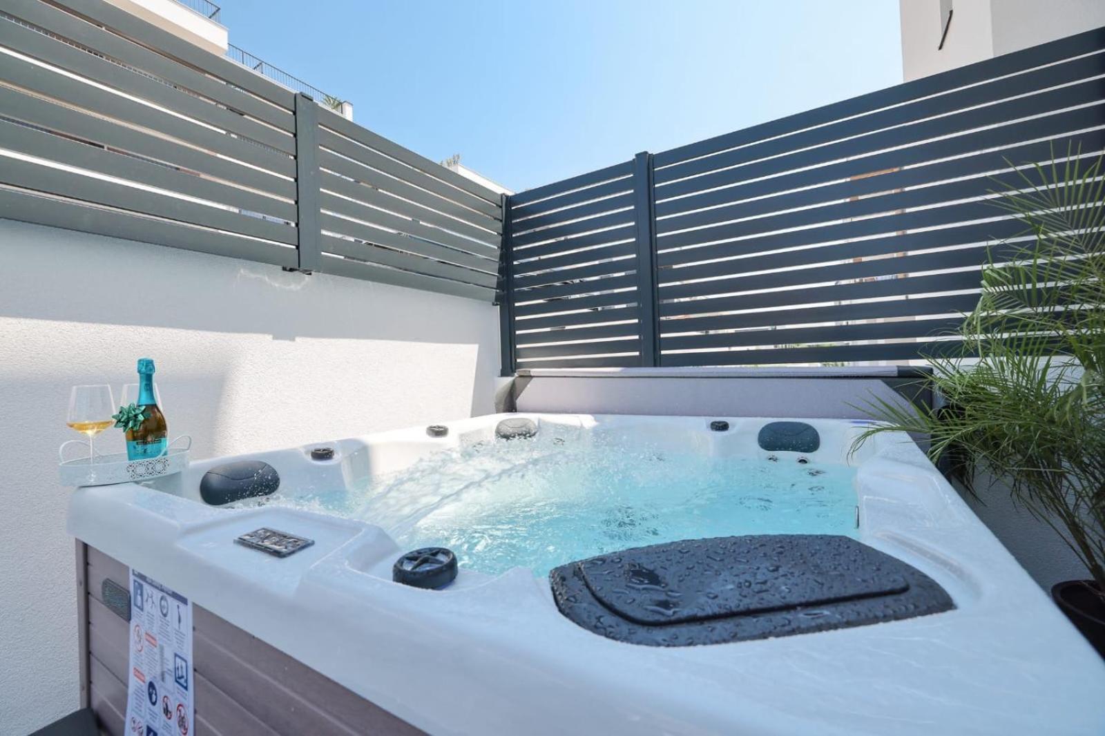 Apartment Belvedere - Garden And Jacuzzi Zadar
